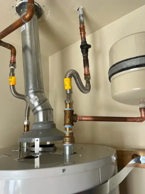 Water heater installation and plumbing repair in Reunion